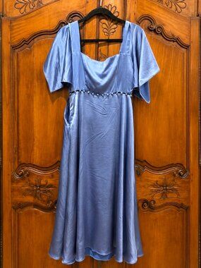 ELLIATT Dusty Periwinkle Satin Empire Waist Midi Dress M